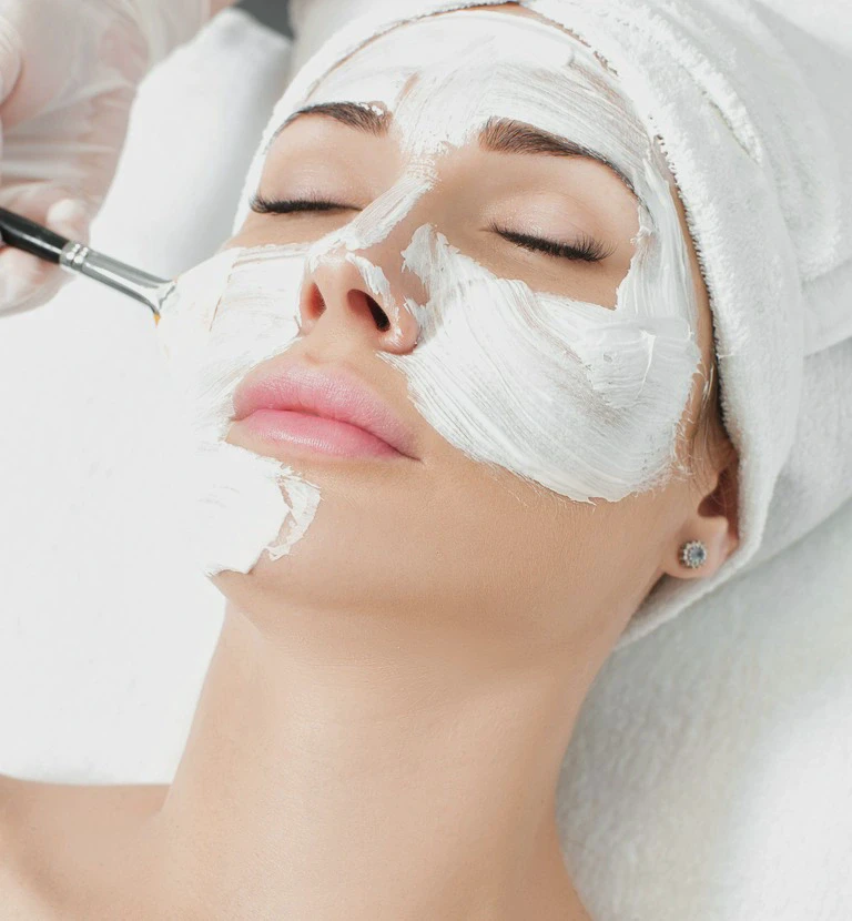 nakładanie maseczki